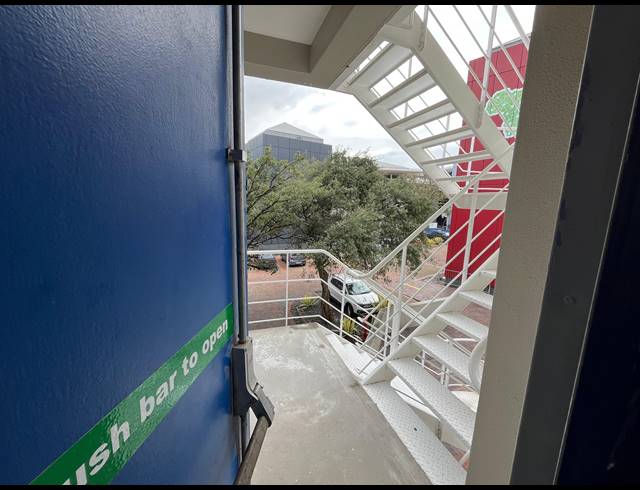 434M² OFFICE TO LET IN RONDEBOSCH